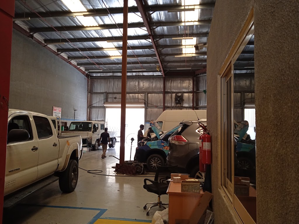 PLATINUM Auto Service Center Dubai | Car Repair | Oil Change Service | Garage in DIP