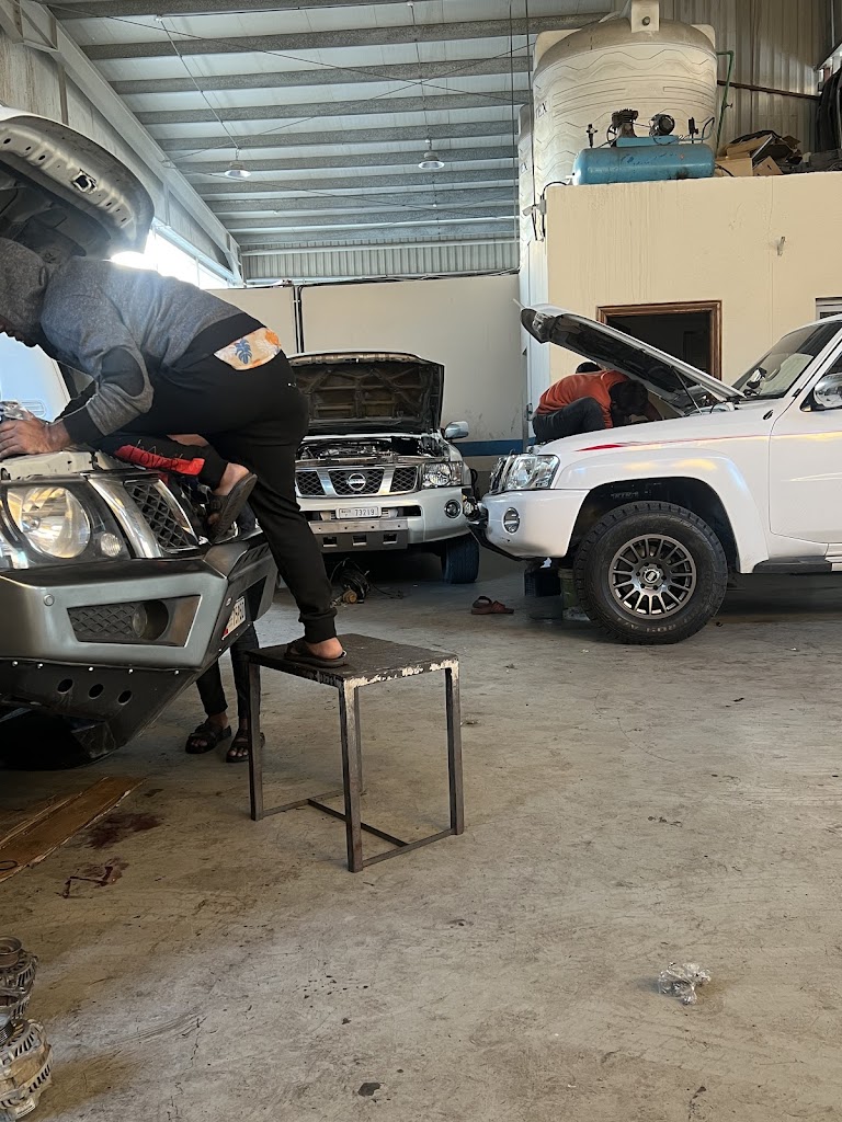 Rotary auto repair workshop