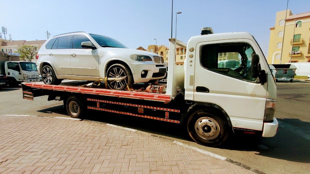 Car recovery, tow truck and roadside assistance service near me Dubai
