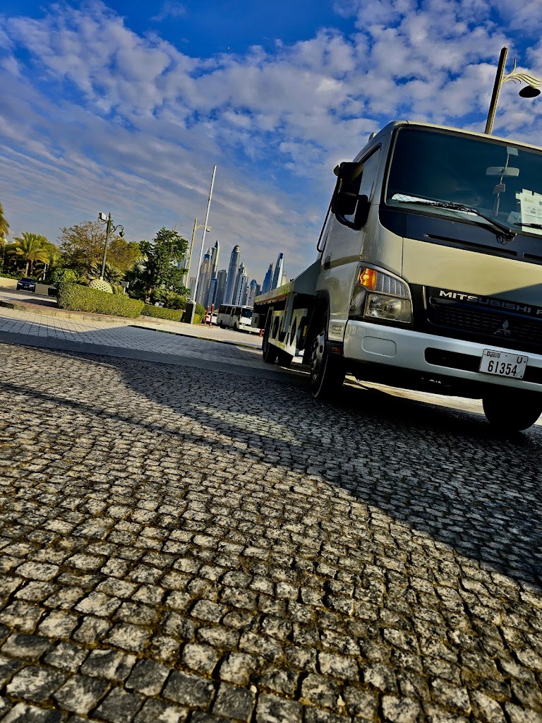 Usama best car recovery/towing Service near me Sharjha/Dubai Qusais Deira downtown business bay jumeirah
